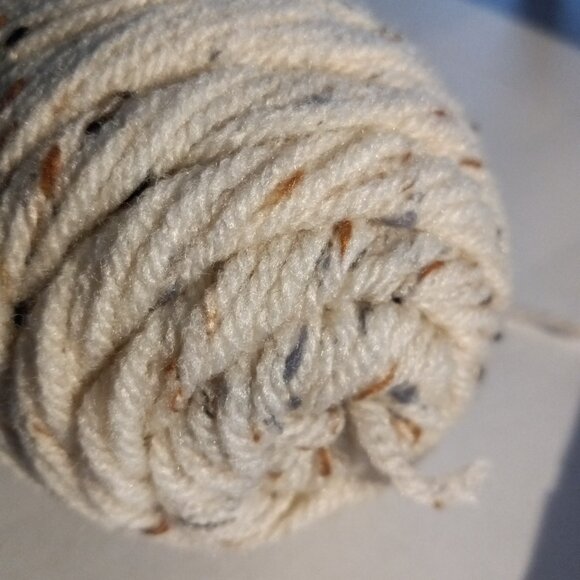 Red Heart Yarn Cream with Flecks 5oz 260 yds Worsted Med. color: 4313 Aran Fleck - Picture 11 of 12